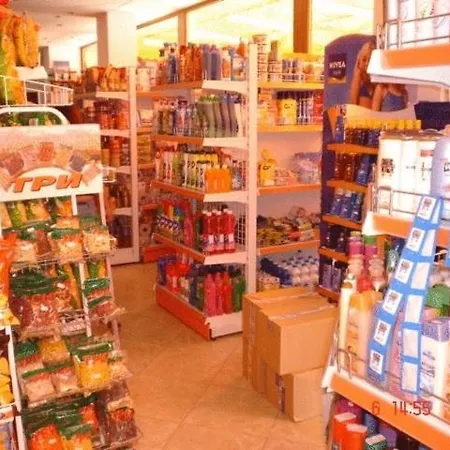 Хотел Family Hit