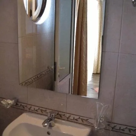 Хотел Family Hit 2*