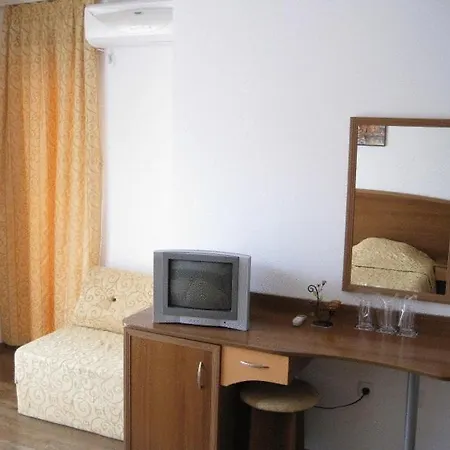 Хотел Family Hit 2*