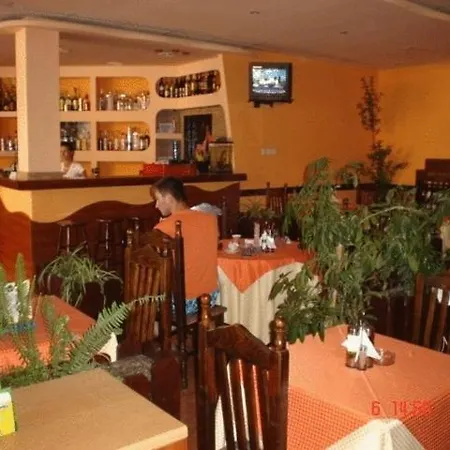 Хотел Family Hit