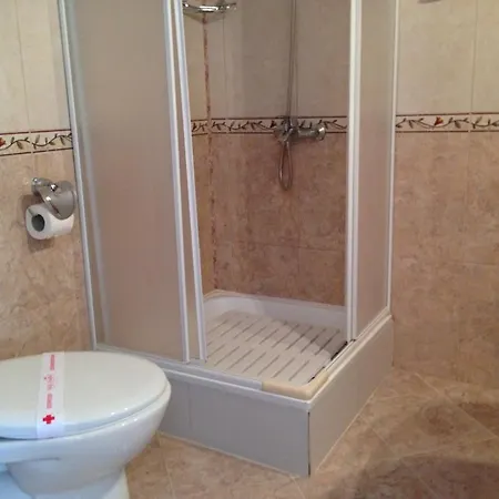 Хотел Family Hit 2*