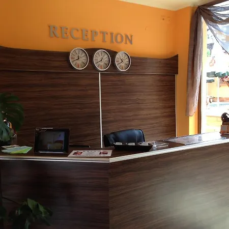 Family Hit Китен