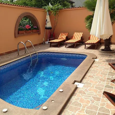 Family Hit Отель 2*